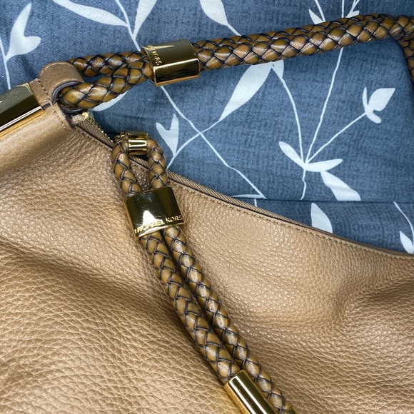 ✨LIGHTLY USED✨ LUXURY MICHAEL KORS SKORPIOS HOBO - Picture 4 of 7